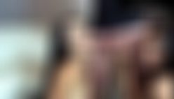 Mulher loira dando pro cavalo dotado